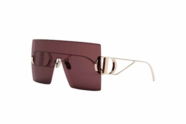 Extravagancia a napszemüvegek viseletében