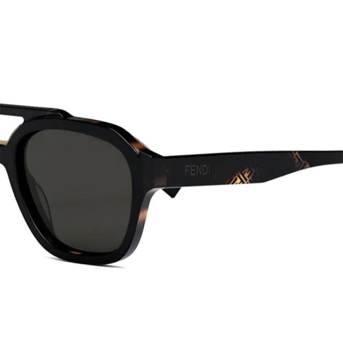 Fendi - Sonnenbrillen - FE40076U - 01A - 52