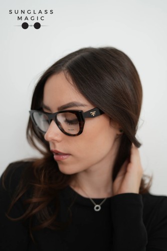 PRADA PR A18V - ​17N1O1 - ​52 Optikai keretek Dark Havanna Cat Eye (Macskaszem)